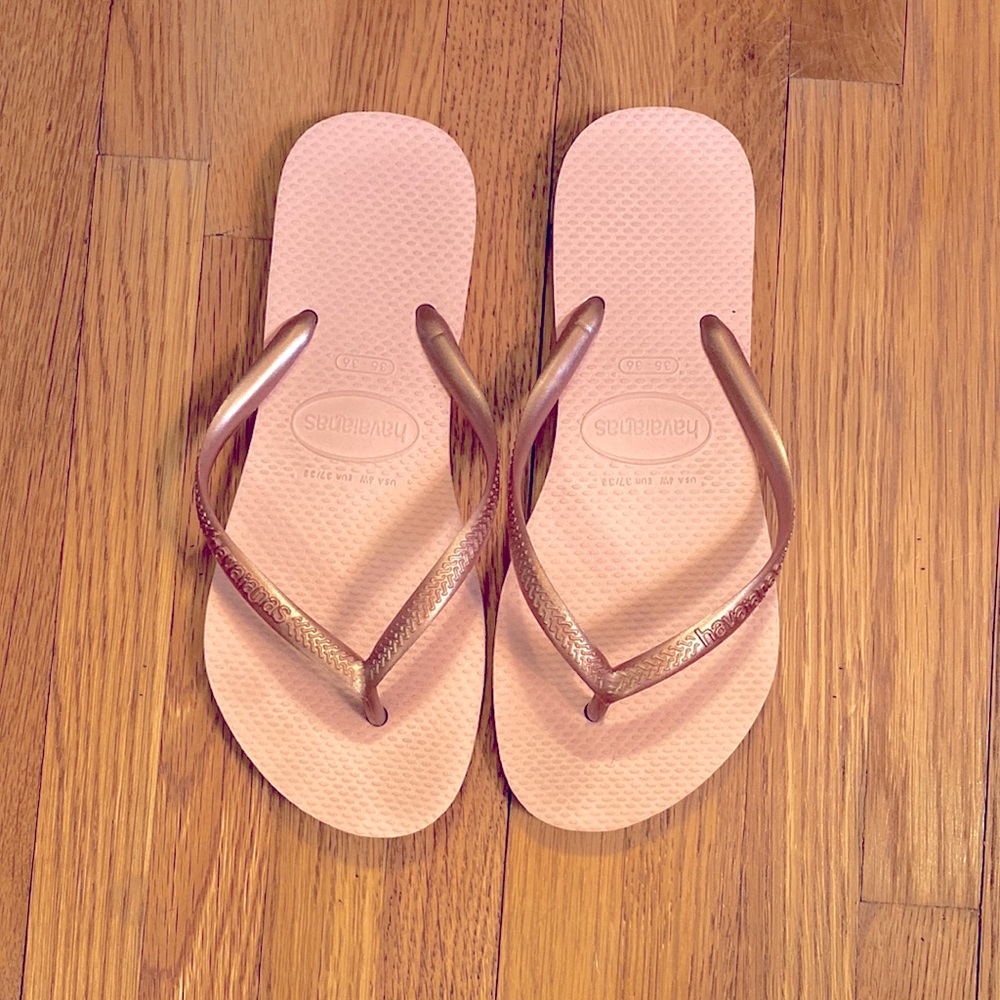 Havaianas Blush & Rose Gold Flip Flops, size 6